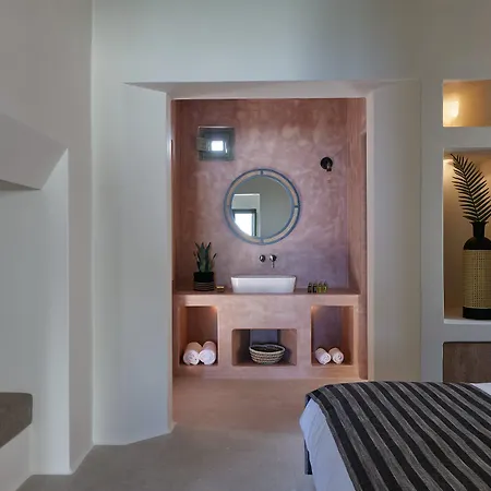 Aeon - Adults Only Pýrgos